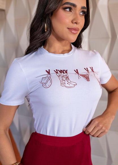 Camiseta babylook "Bikini and boots" - branca