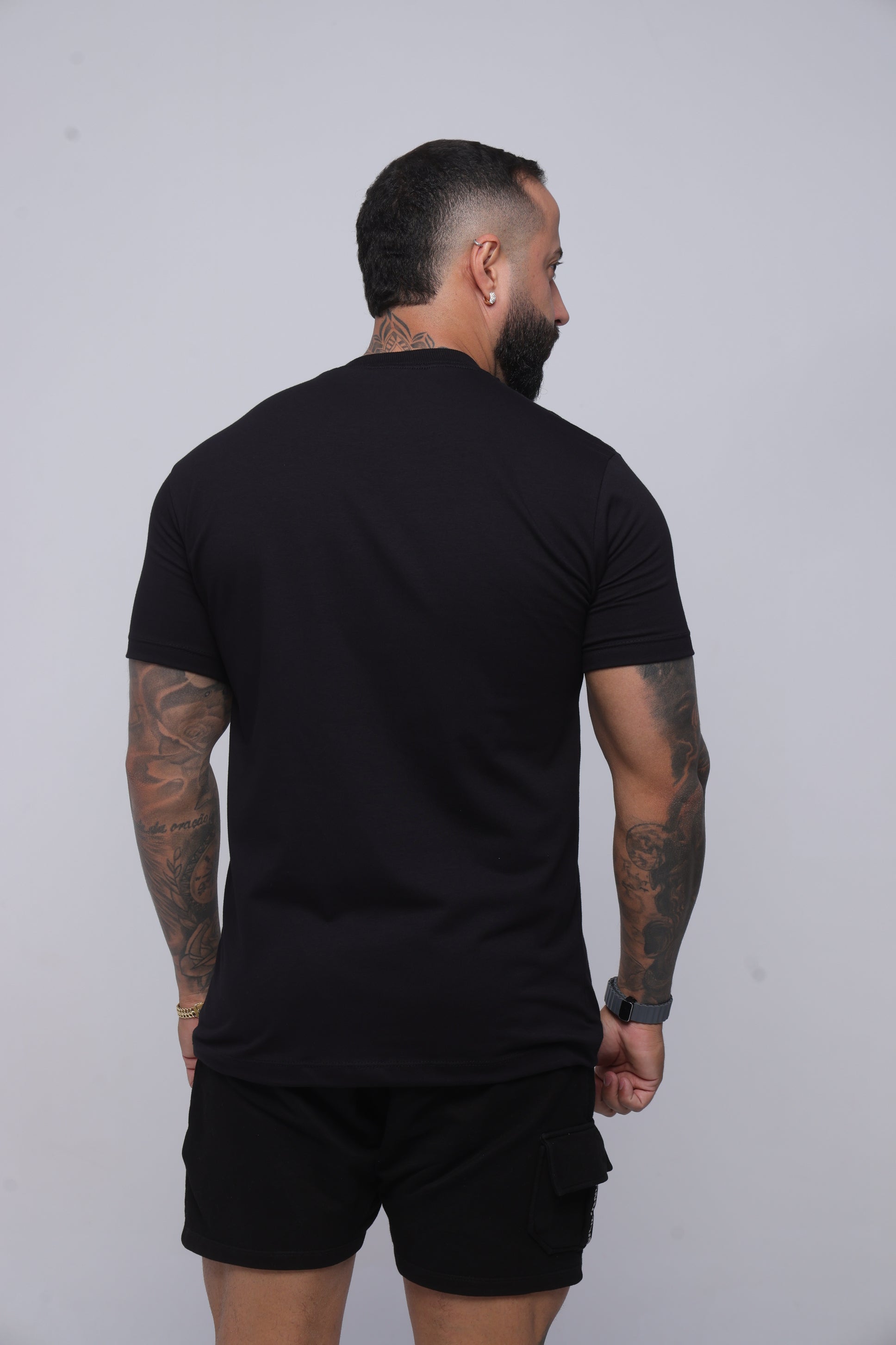 Camiseta regular holograma 23 preta