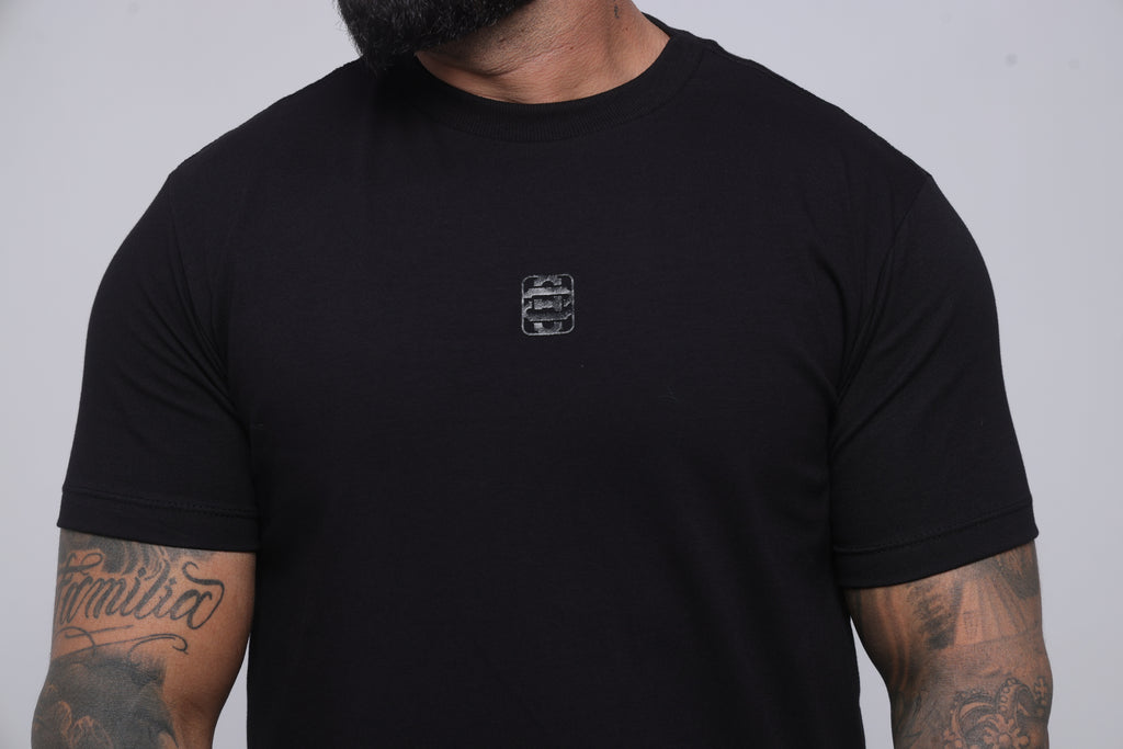 Camiseta regular holograma 23 preta