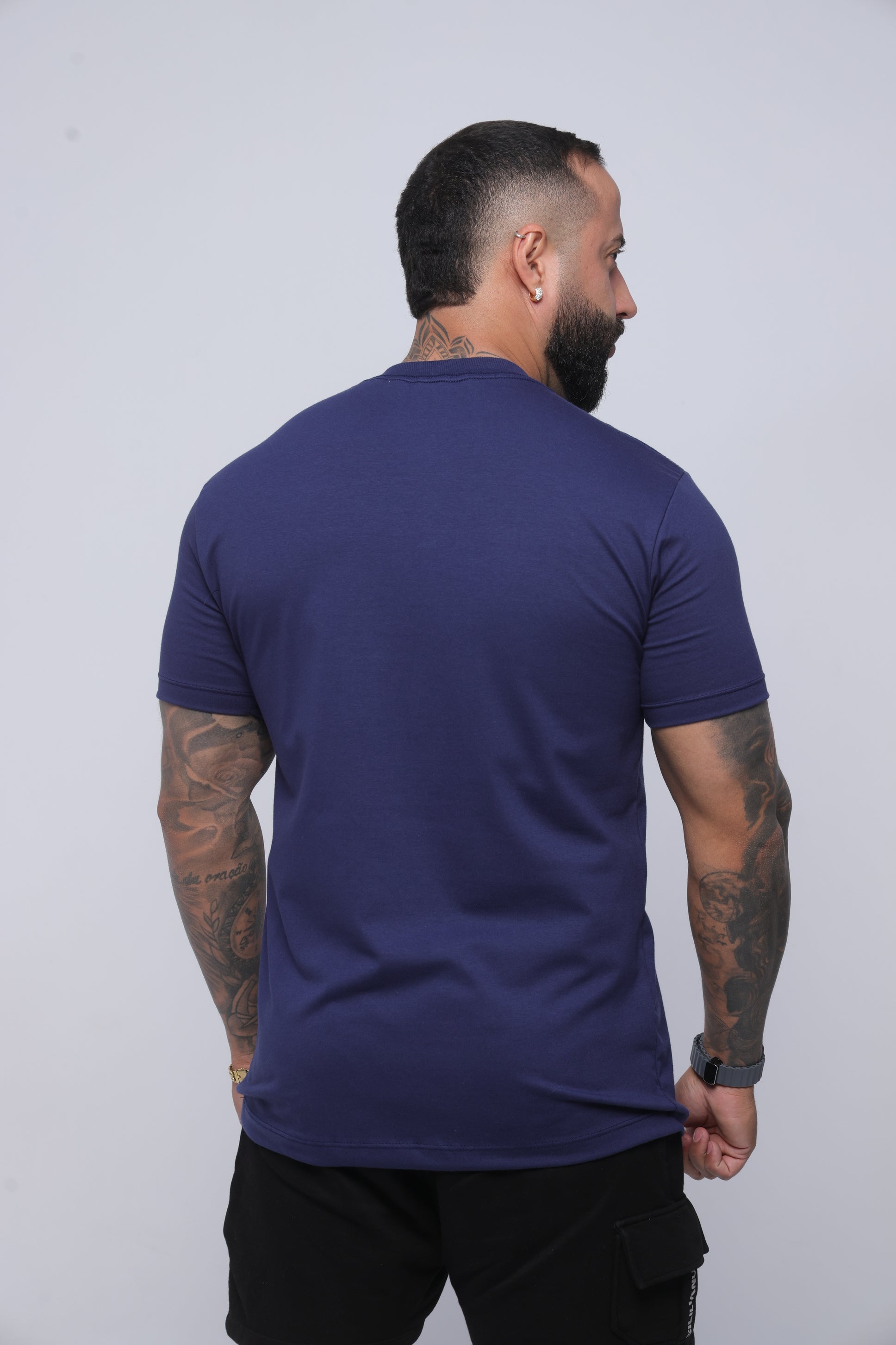 Camiseta regular básica azul marinho
