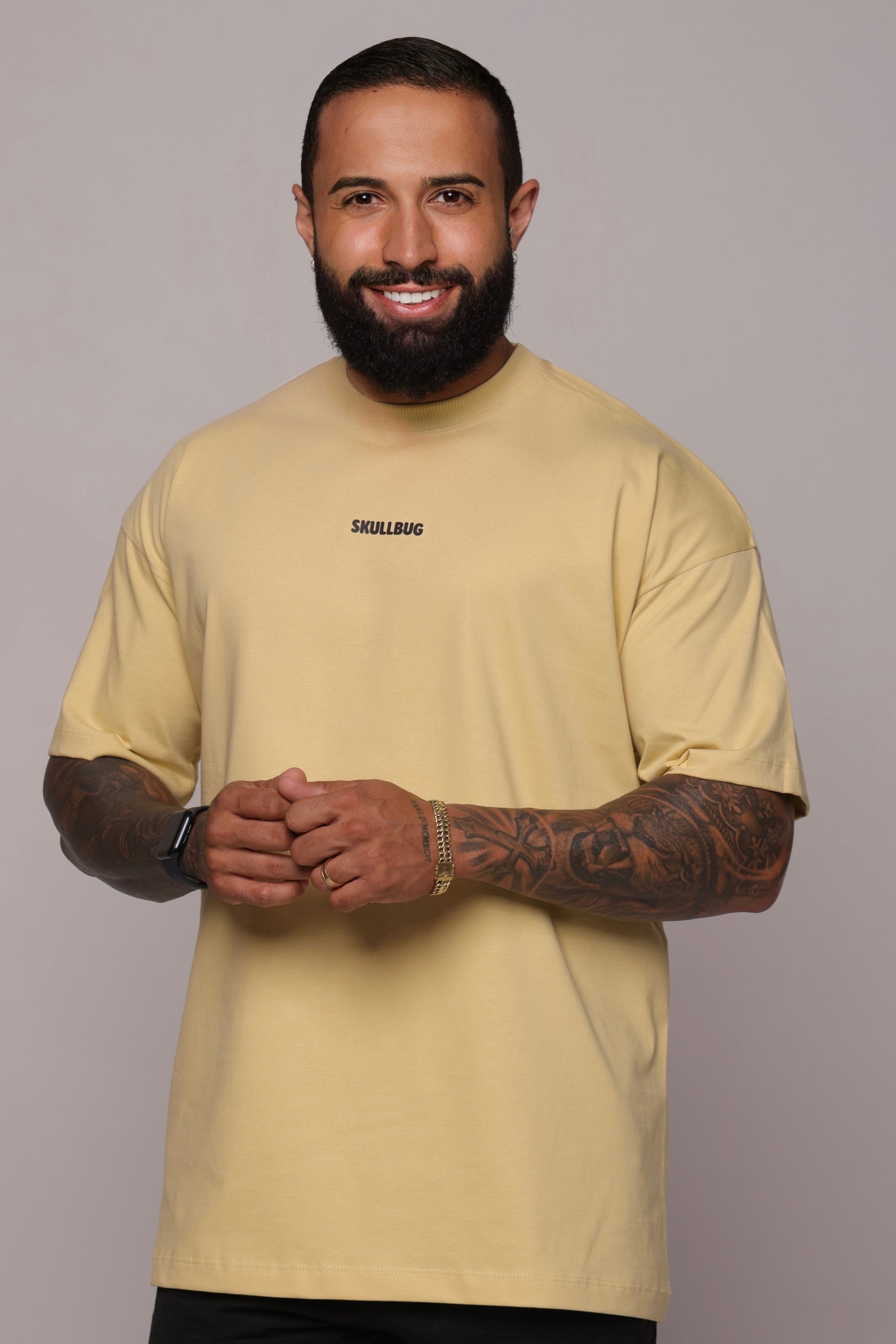 Camiseta oversized "Never ending" strong mostarda = 250g