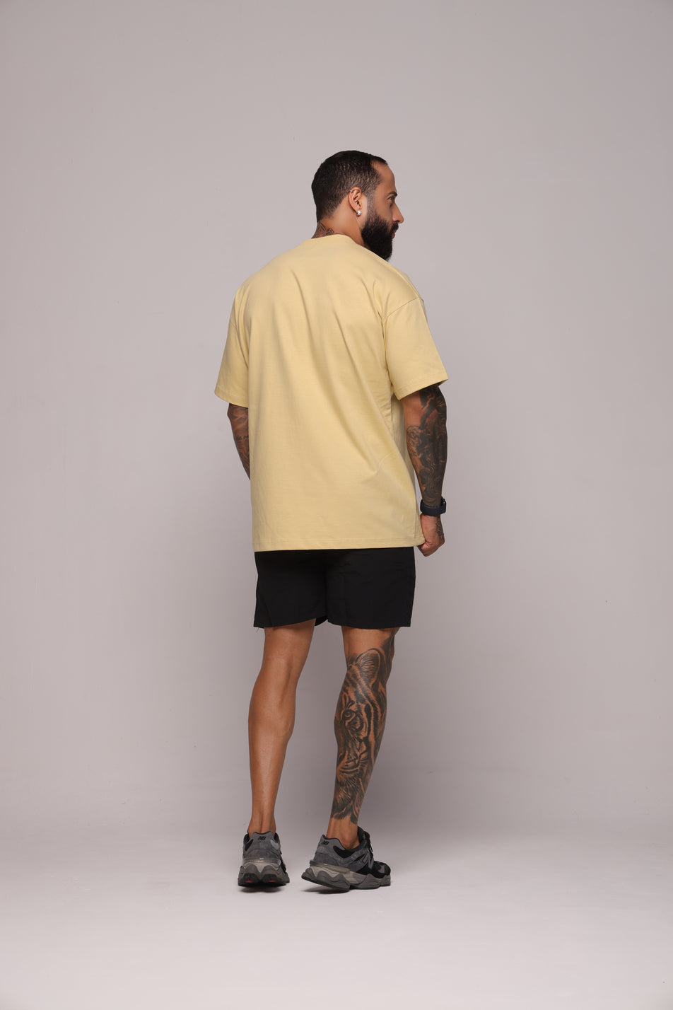 Camiseta oversized básica strong mostarda - 250g