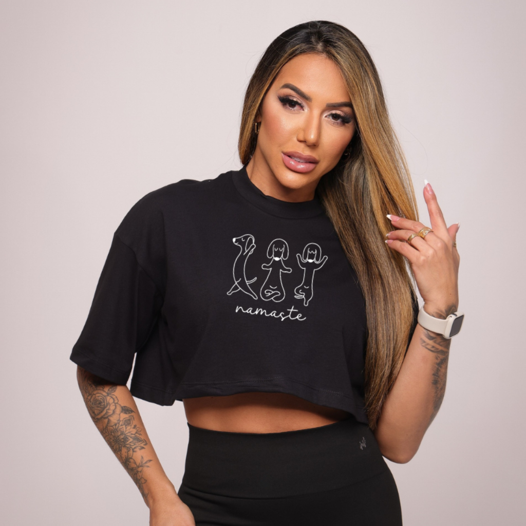 Cropped oversized "Namaste" - preto