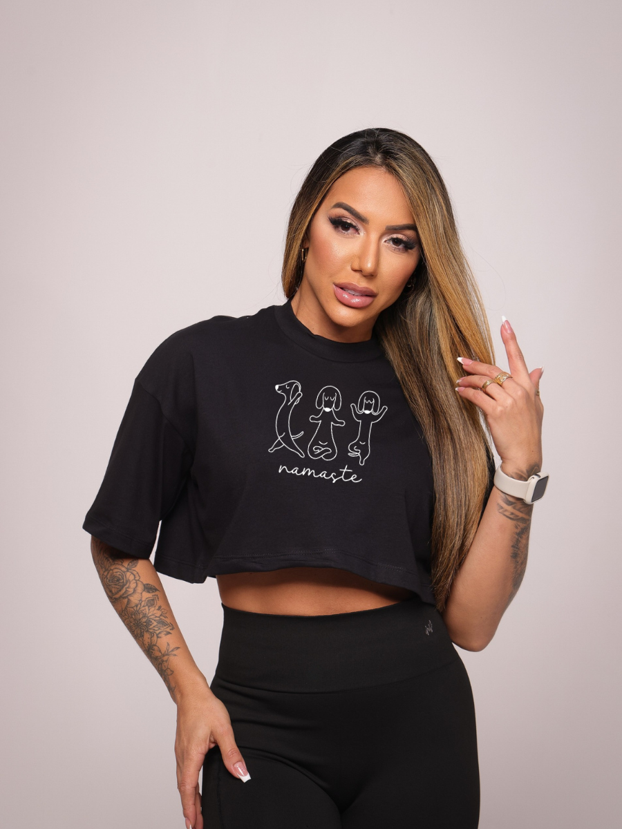 Cropped oversized "Namaste" - preto