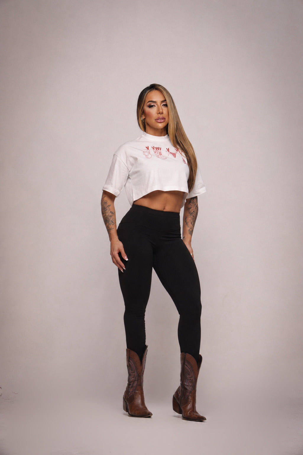 Cropped oversized "Bikini & boots"