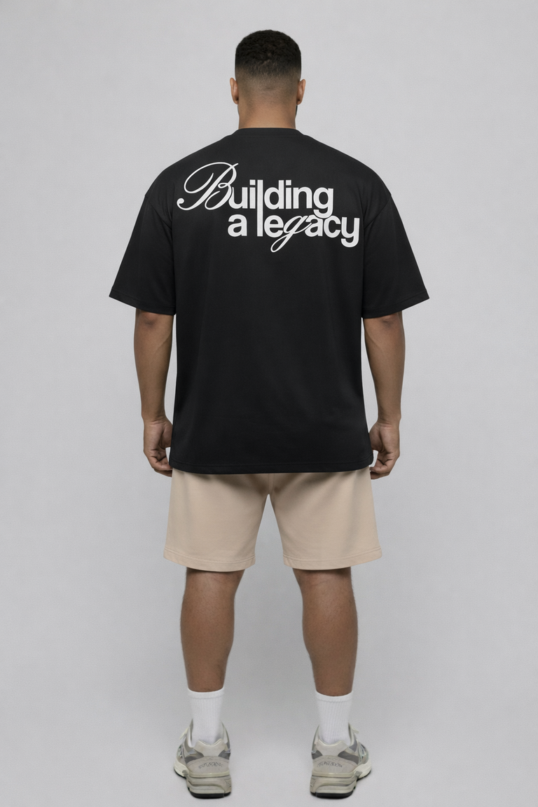 Camiseta oversized "Building a Legacy" - preta