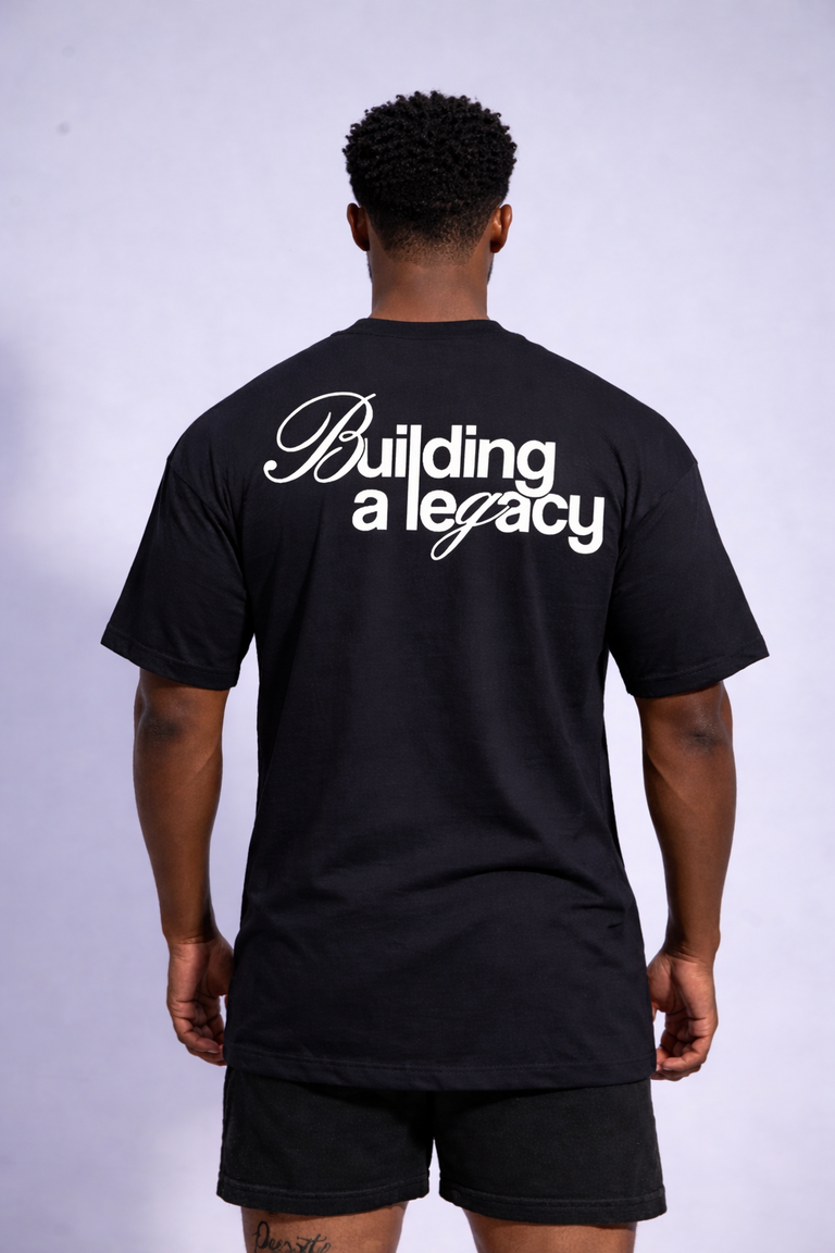 Camiseta oversized "Building a Legacy" - preta