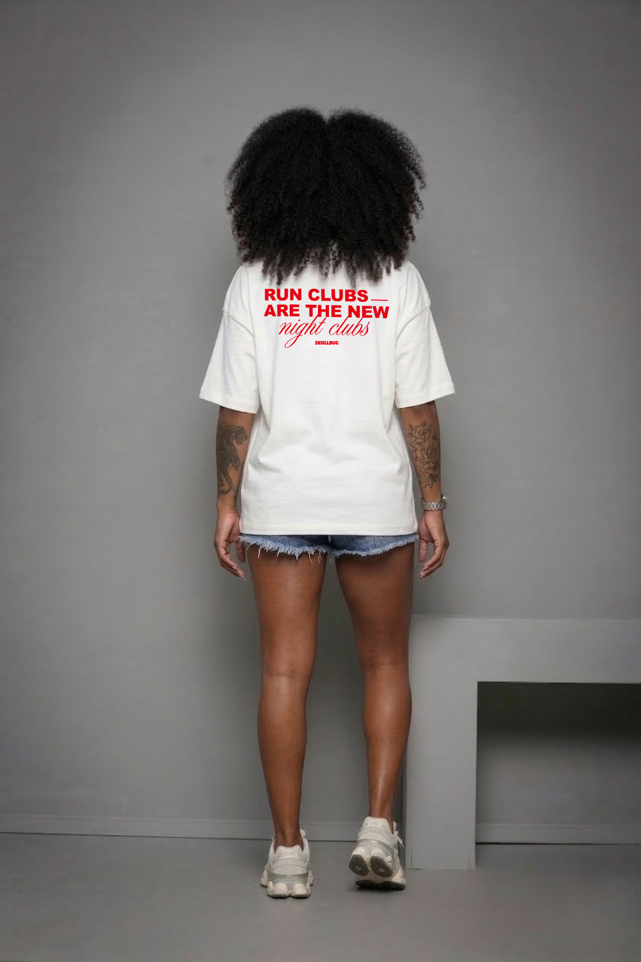 Camiseta oversized "Night Club" - off-white