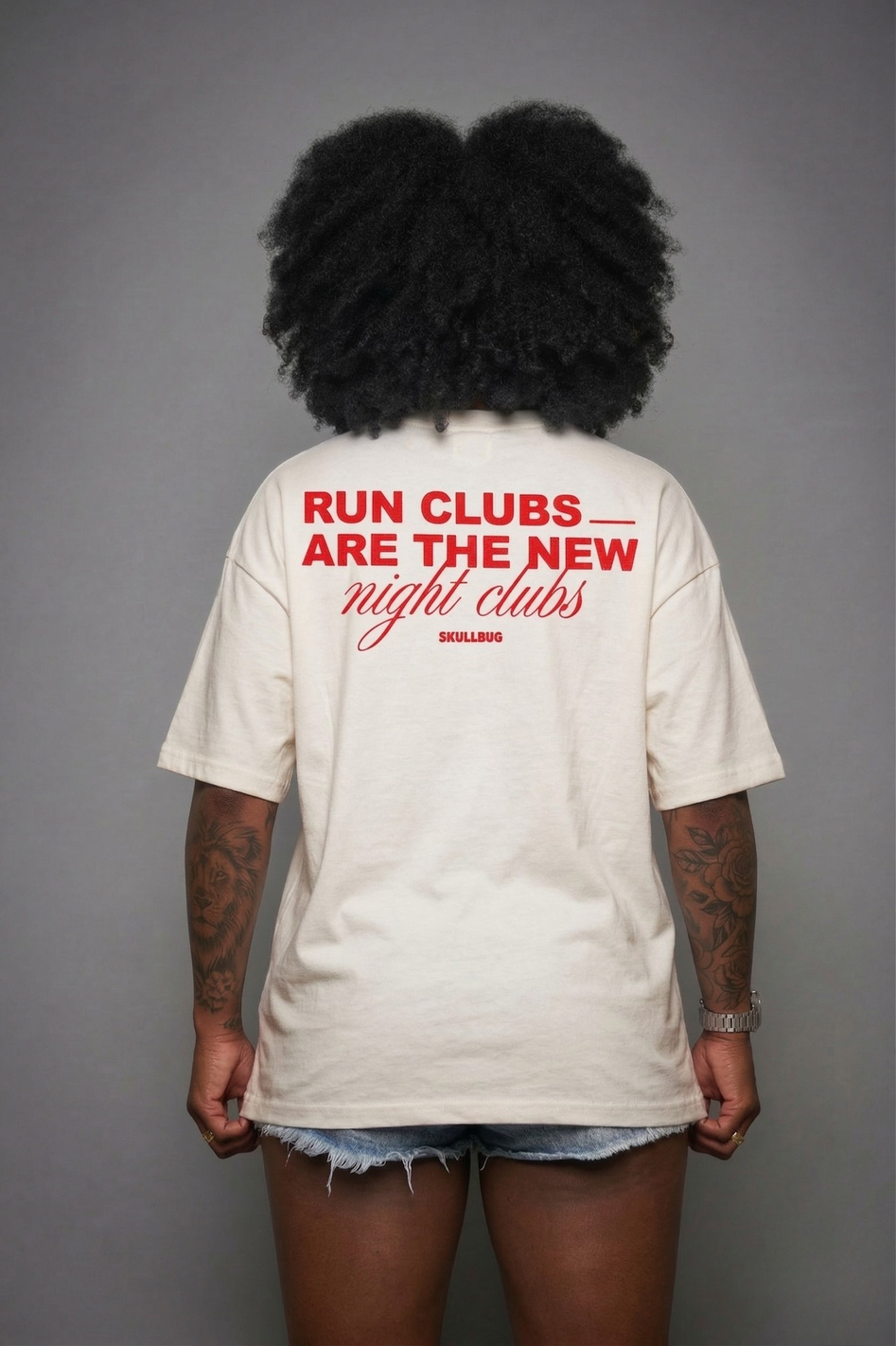 Camiseta oversized "Night Club" - off-white