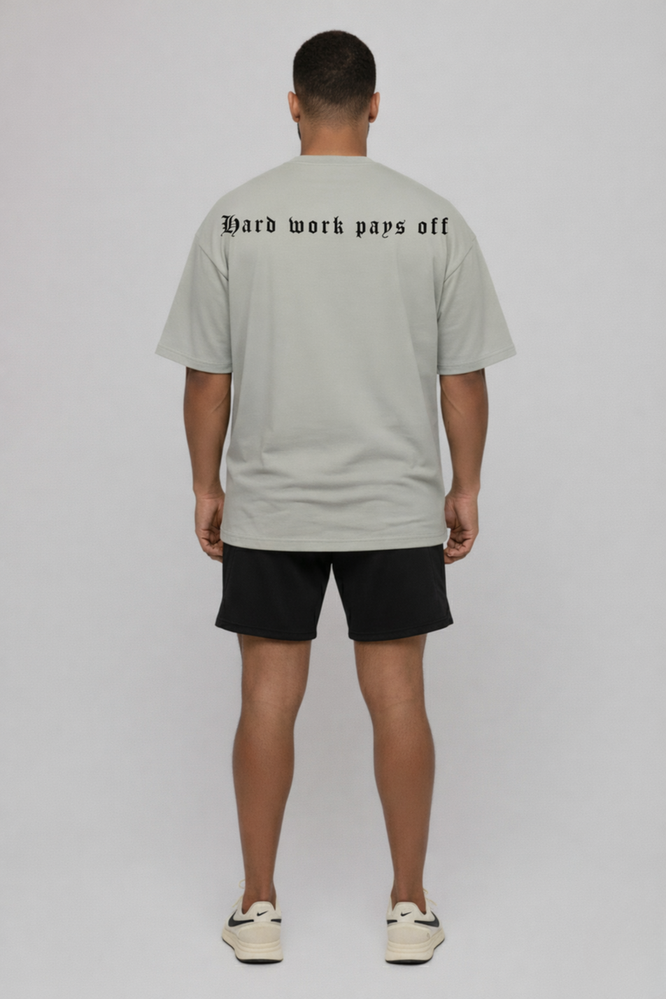 Camiseta oversized "Hard Work" - cinza