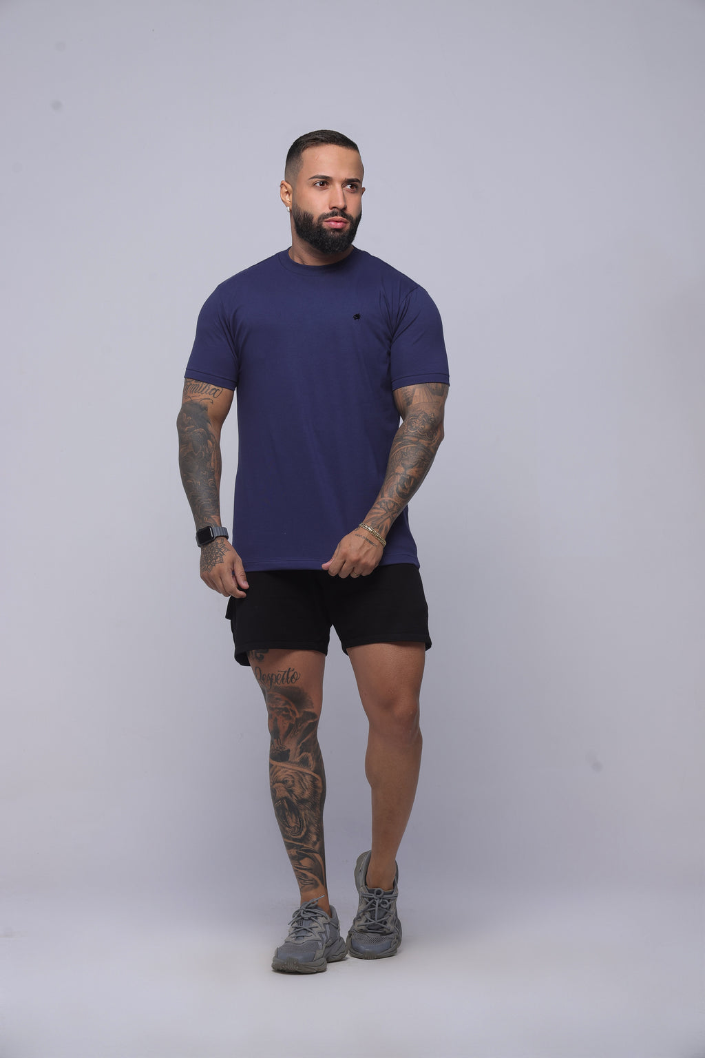 Camiseta regular básica azul marinho