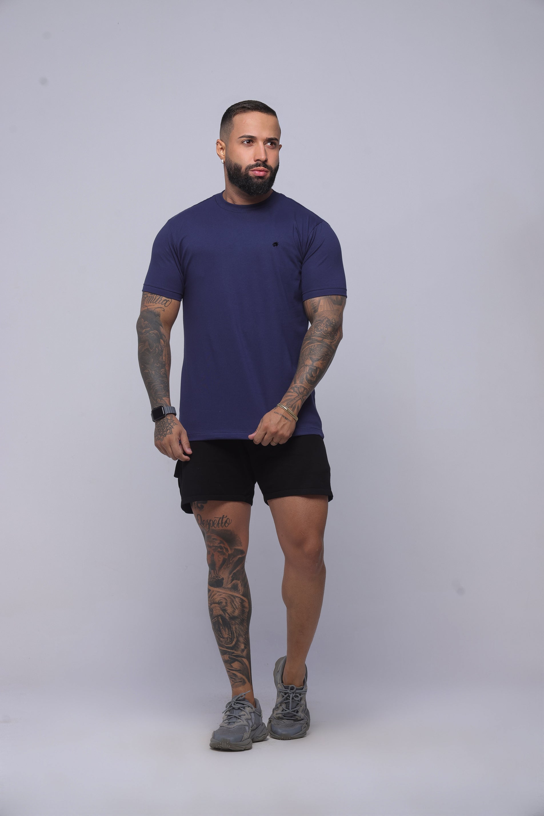 Camiseta regular básica azul marinho