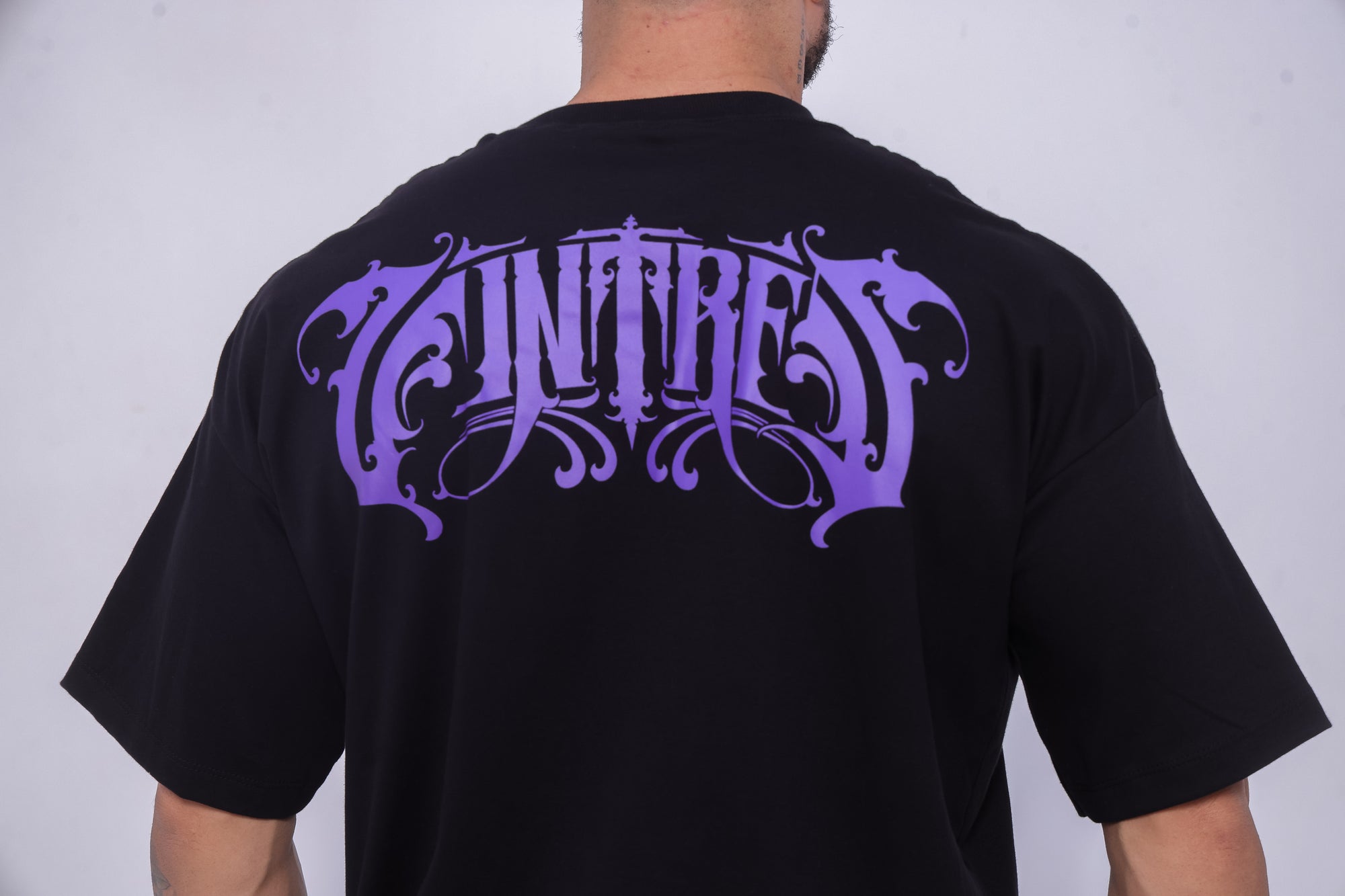 Camiseta oversized VINTTRÊS preta - 230g