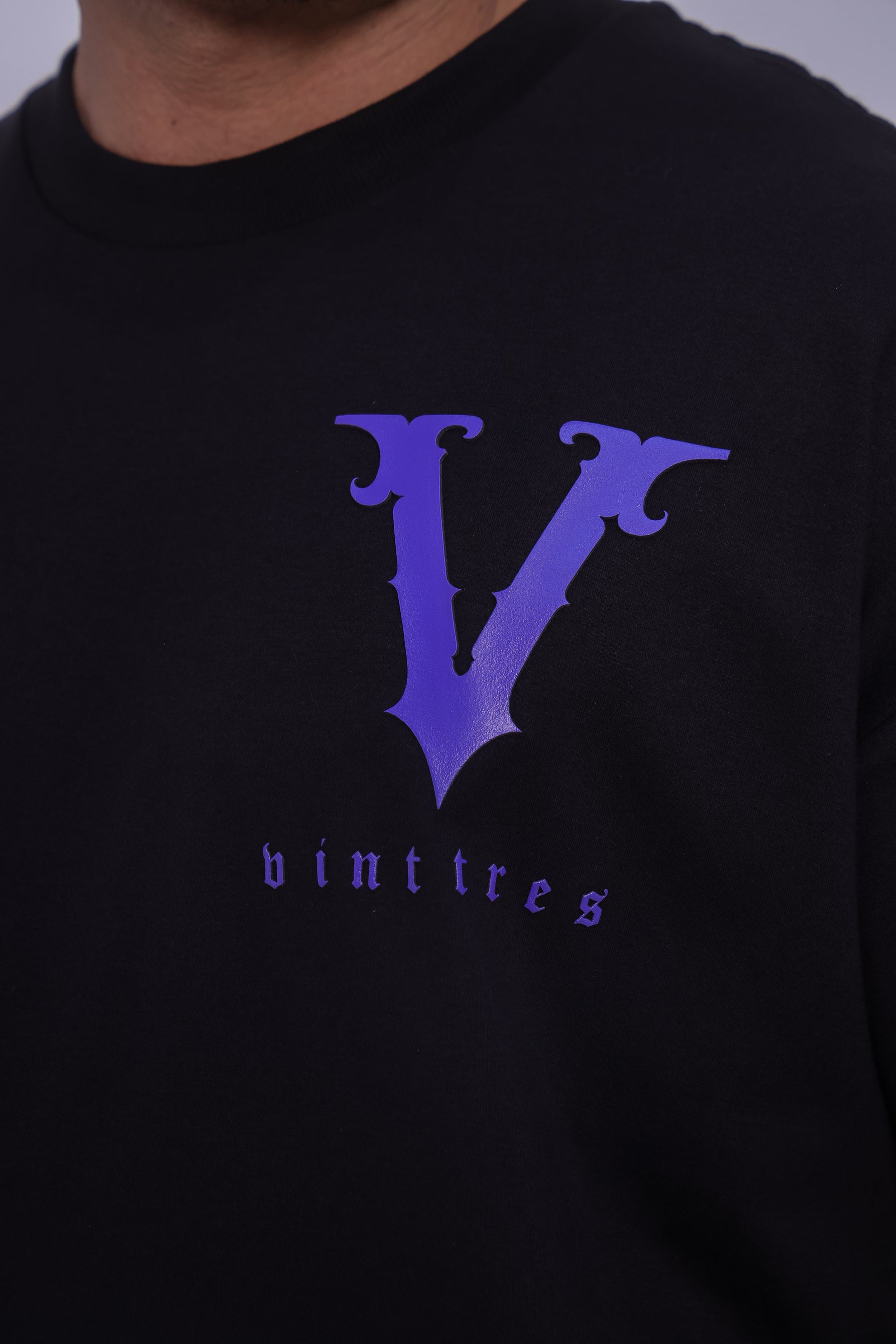 Camiseta oversized VINTTRÊS preta - 230g