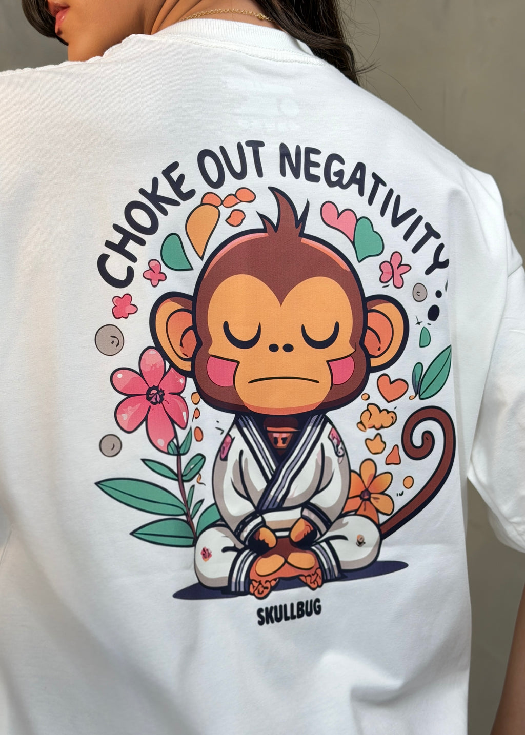 Camiseta oversized "Choke out negativity" - off-white