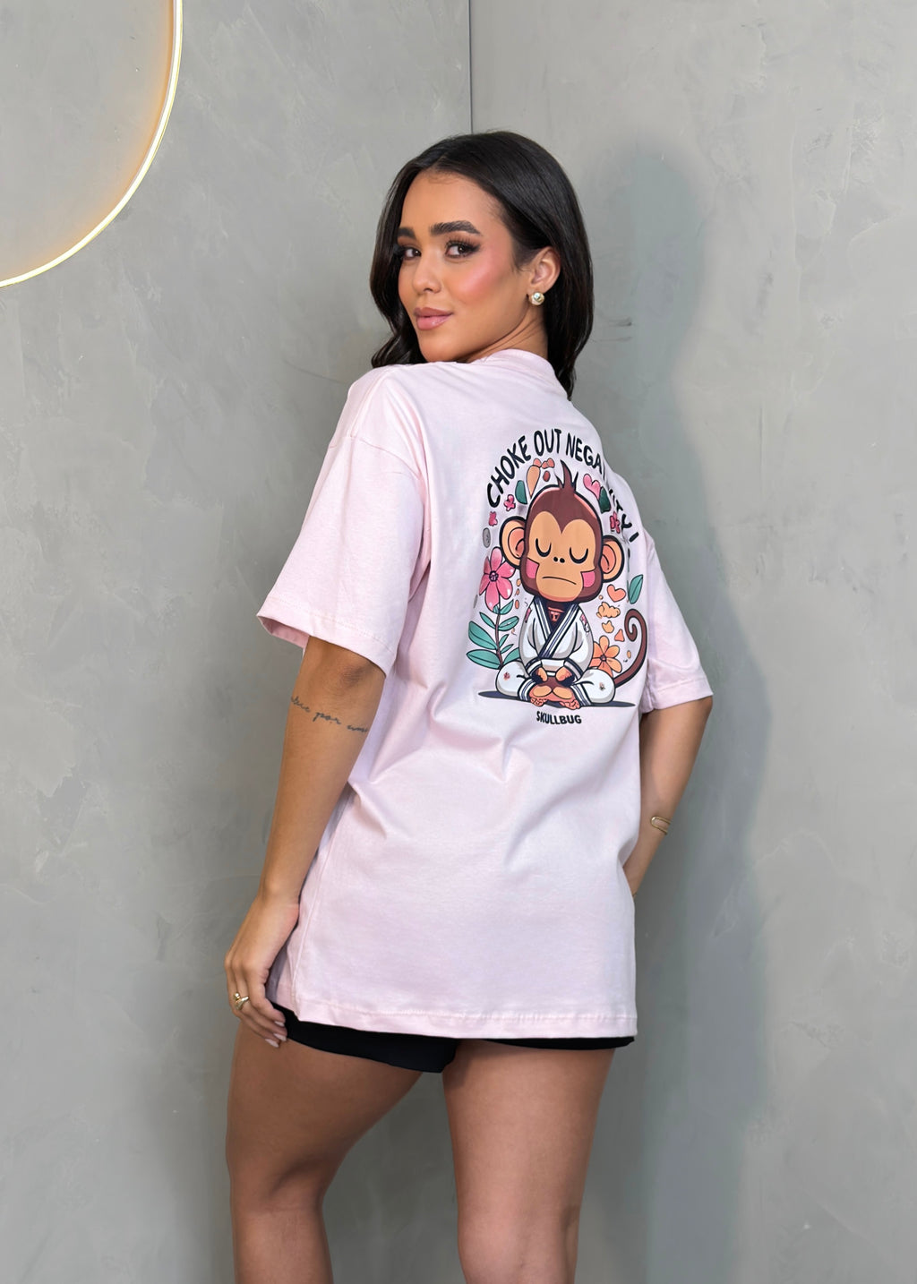Camiseta oversized "Choke out negativity" - rosa