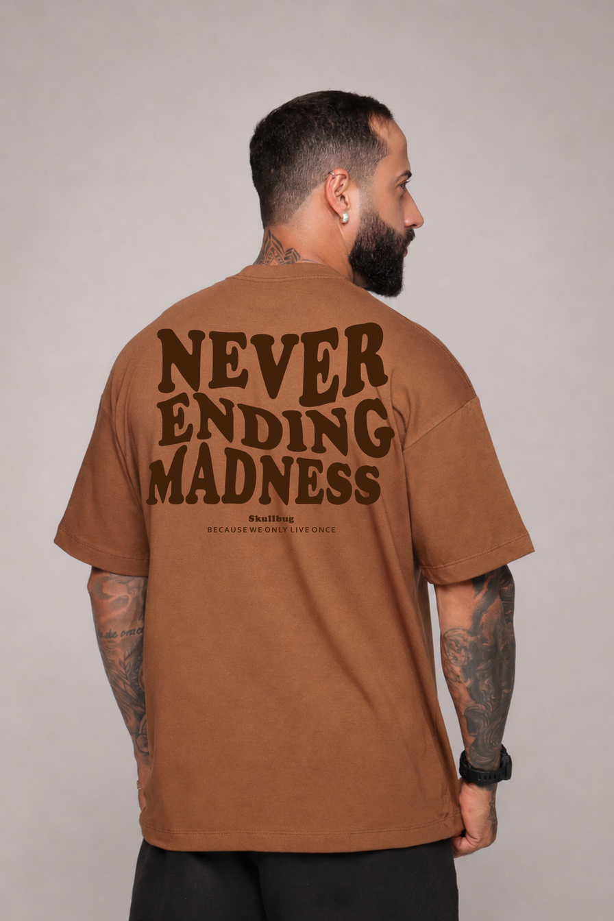 Camiseta oversized "Never ending" - marrom