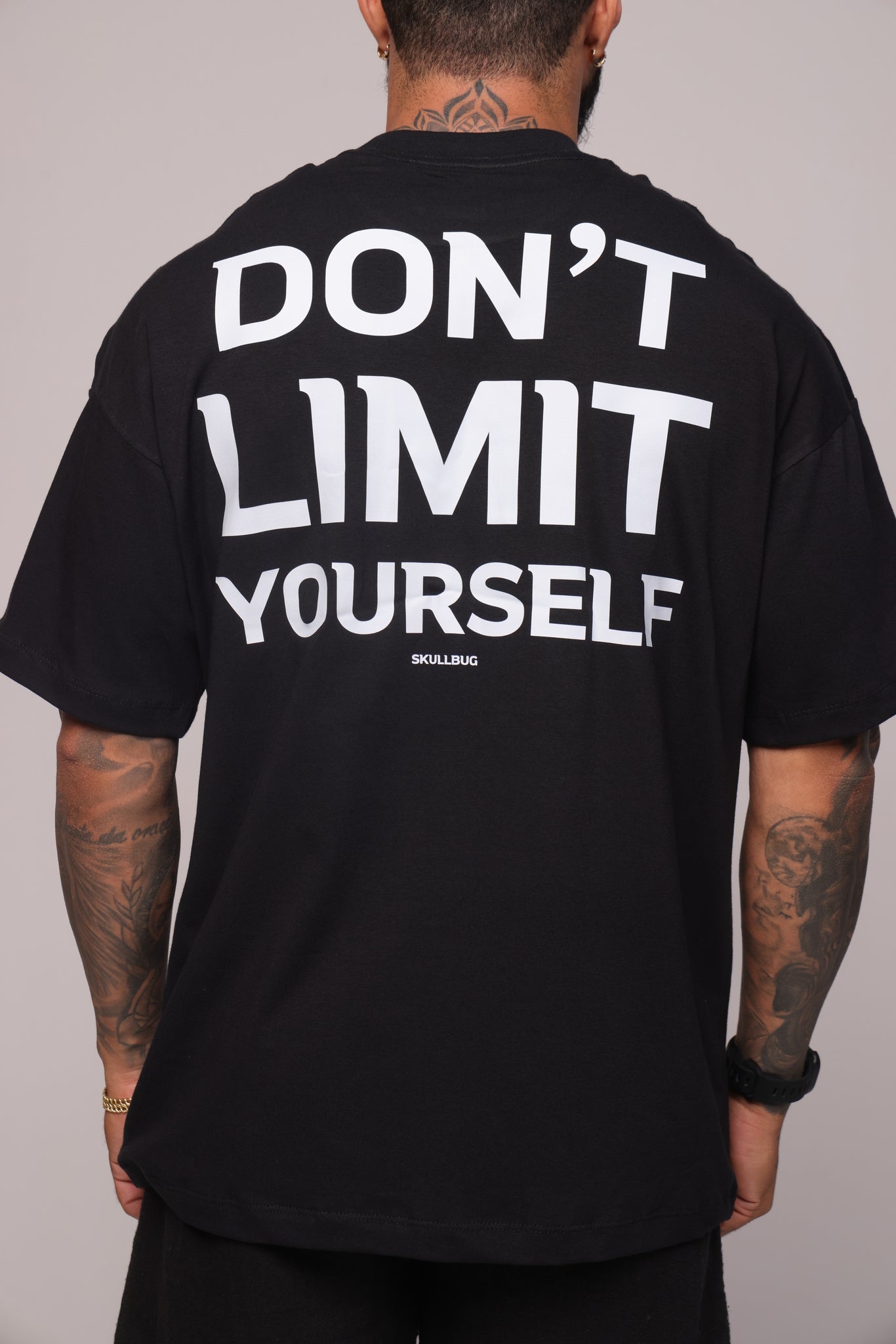 Camiseta oversized "Don´t limit yourself" - preta