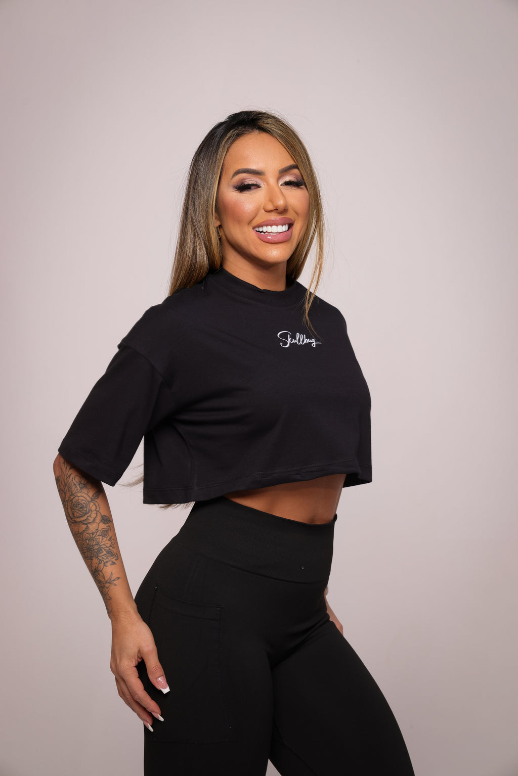 Cropped oversized básico - preto