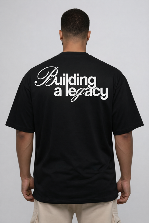 Camiseta oversized "Building a Legacy" - preta