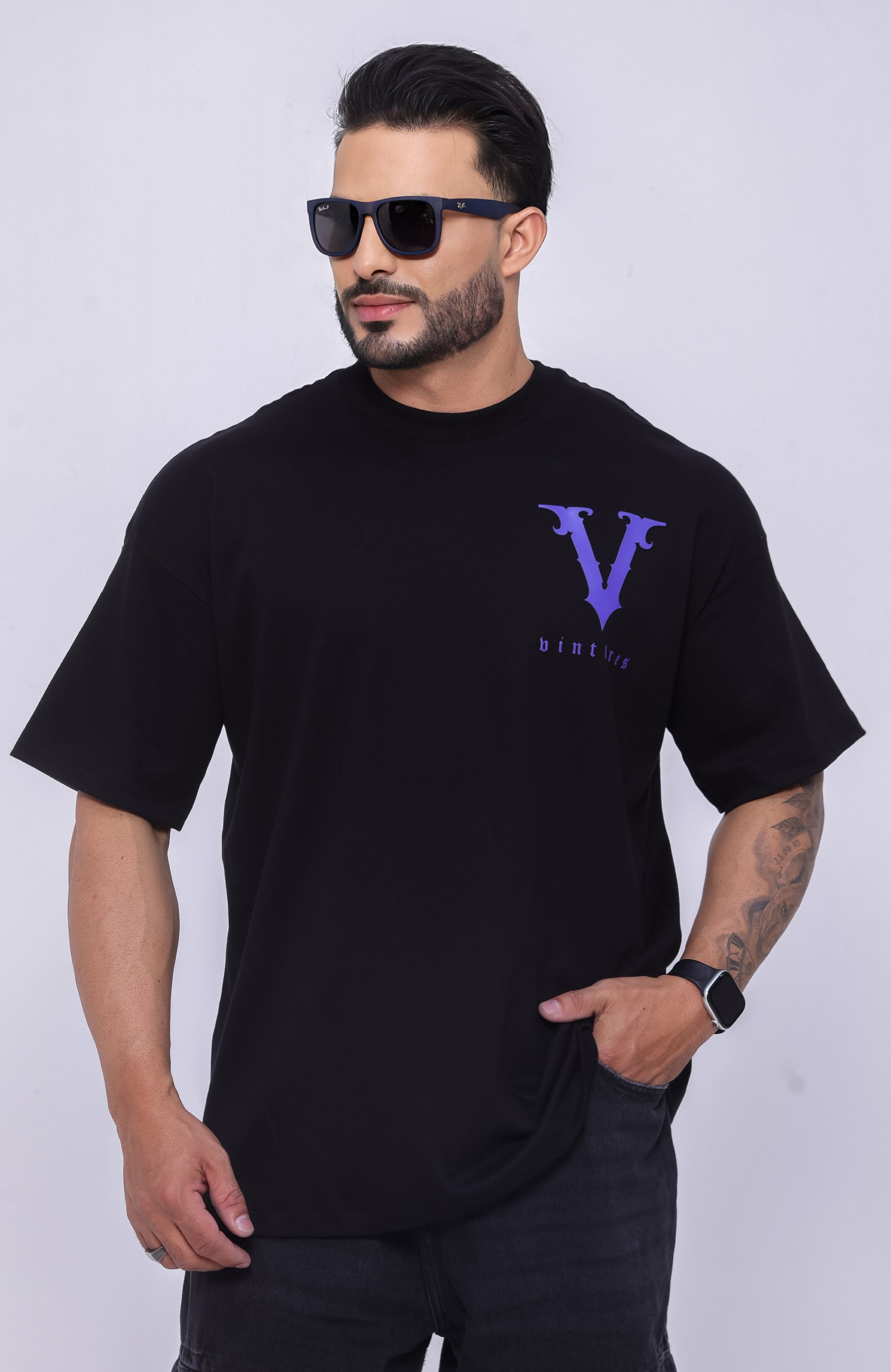Camiseta oversized VINTTRÊS preta - 230g