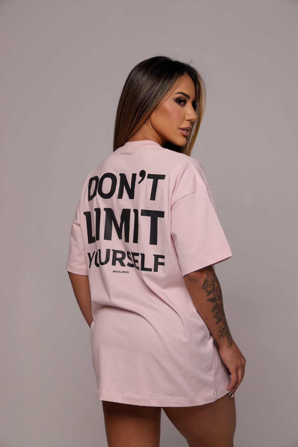 Camiseta oversized "Don´t limit yourself" - rosa