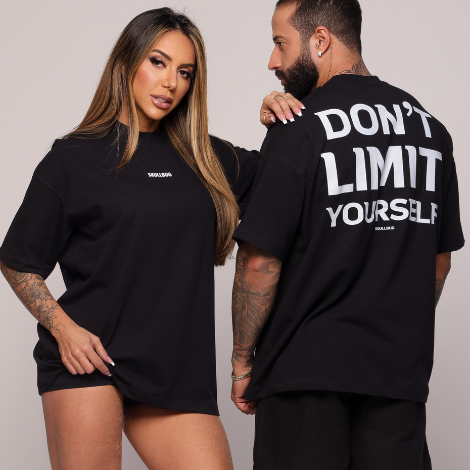 Camiseta oversized "Don´t limit yourself" - preta