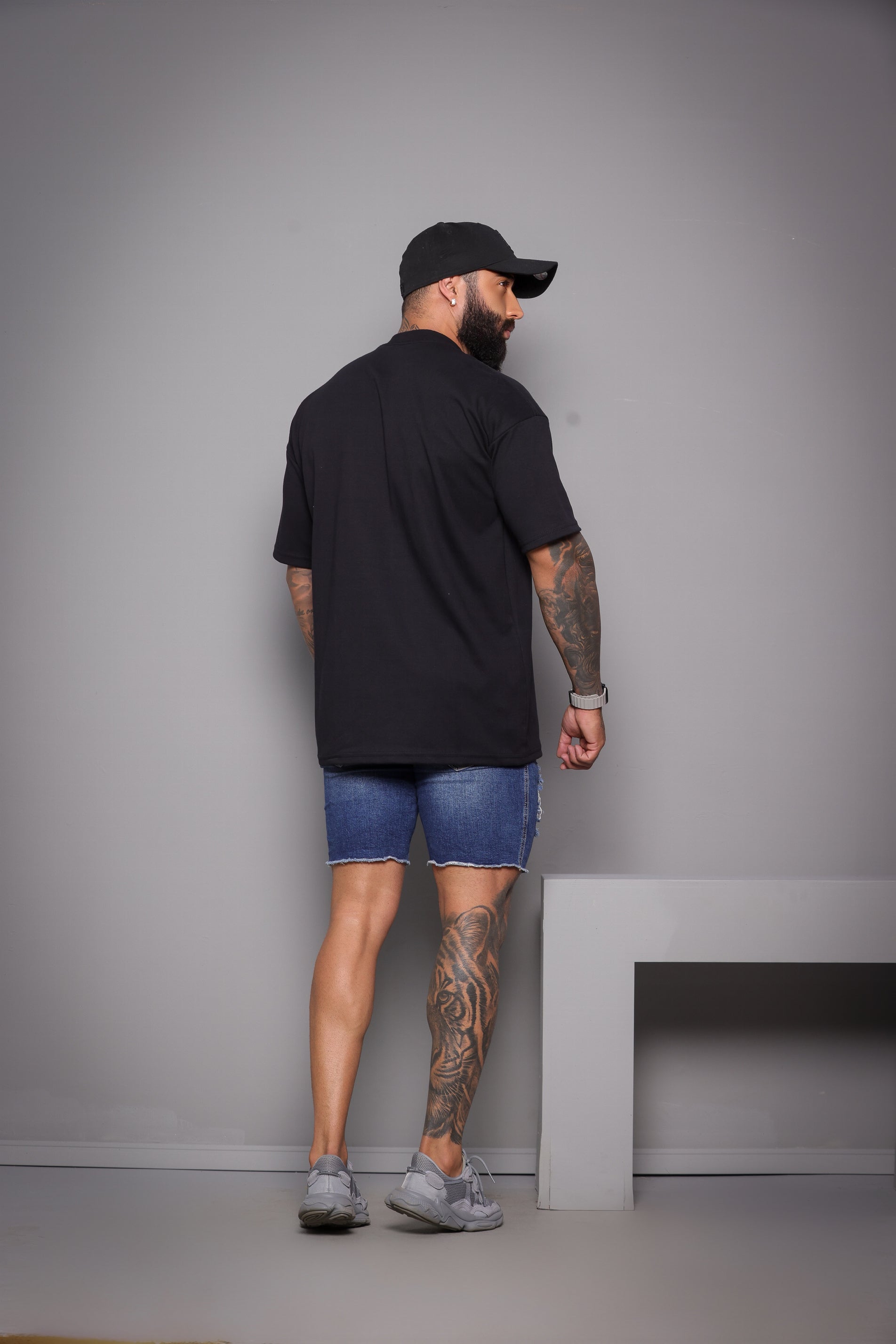 Camiseta oversized preta flocada -230g