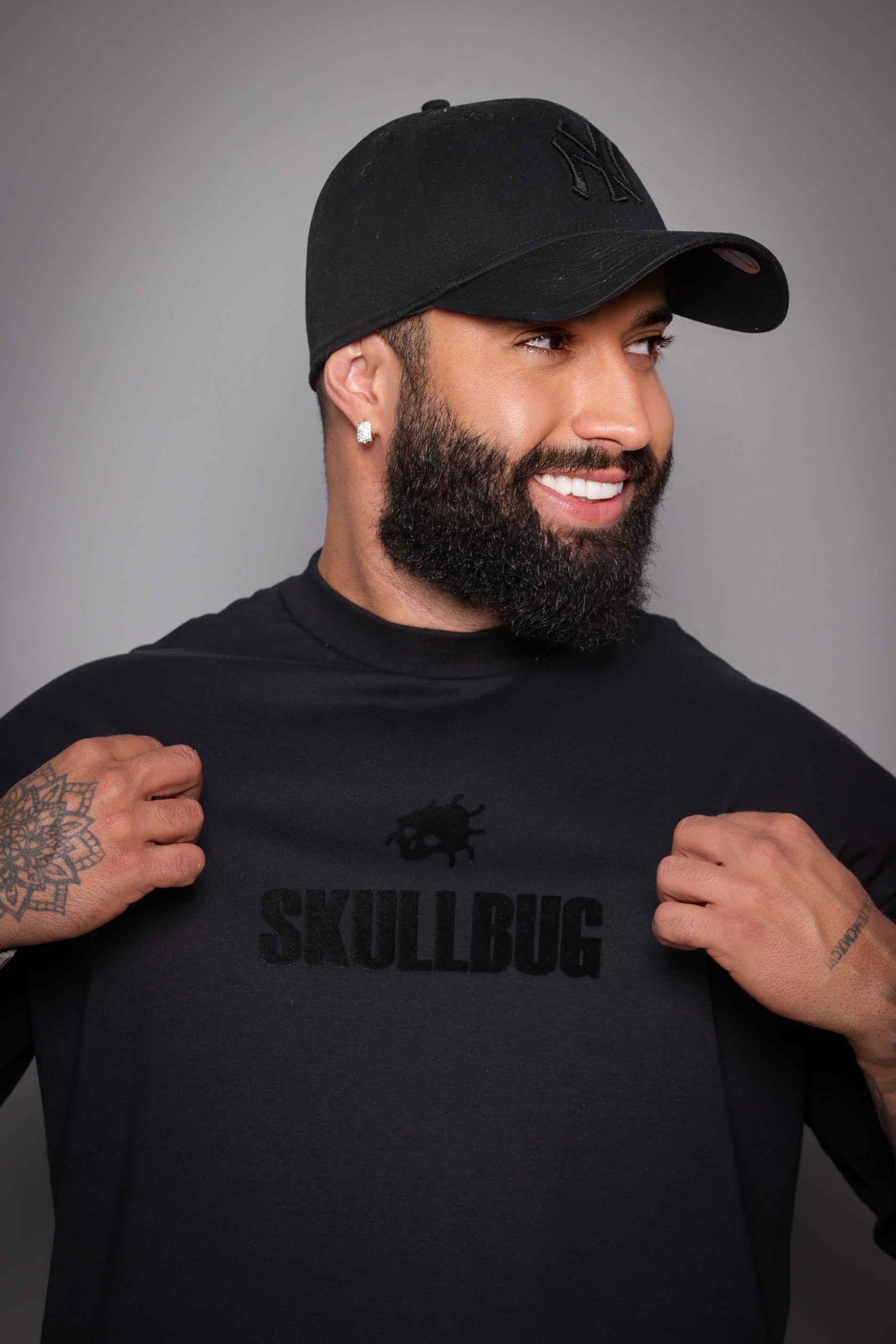 Camiseta oversized preta flocada -230g